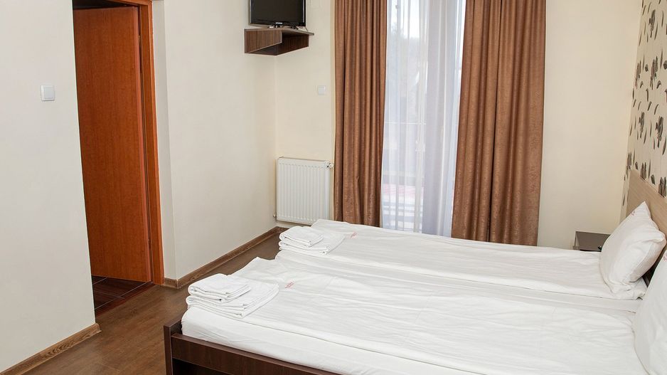 Pensiune, teren 4.460 mp, Hidișelul de Jos, Bihor. 685.000 Euro (neg). - Poză 27