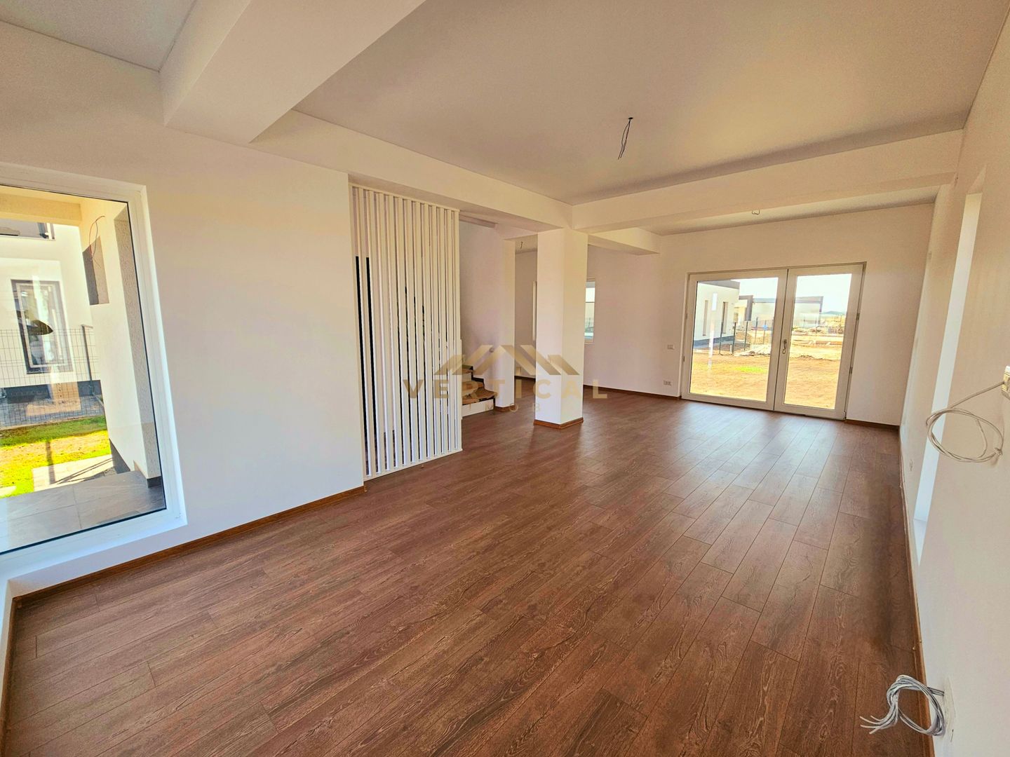 De vanzare vila 4 camere - cartier Mega Parc Residence -comuna Berceni - Poză 8