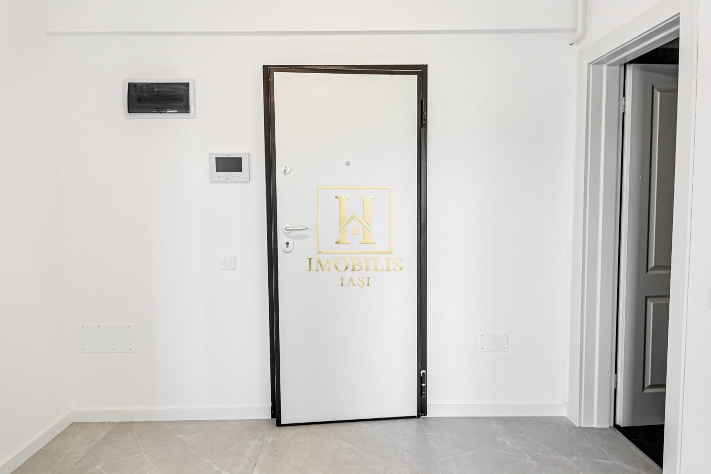 INTABULAT! Apartament 2 camere Dec. 58 mp, 99700 euro-Bucium - Poză 4