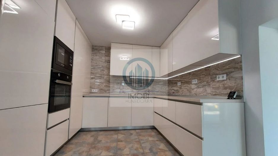 Vila deosebita în loc Simeria, zona ultracentrala - Poză 5