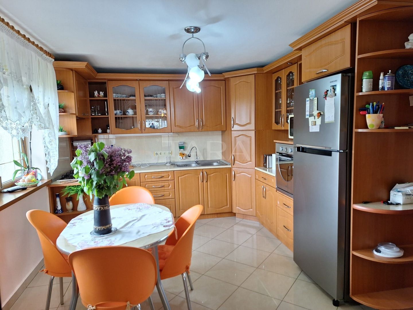 Vilă Elegantă în Cartierul Europa – Liniște și Confort - Poză 3