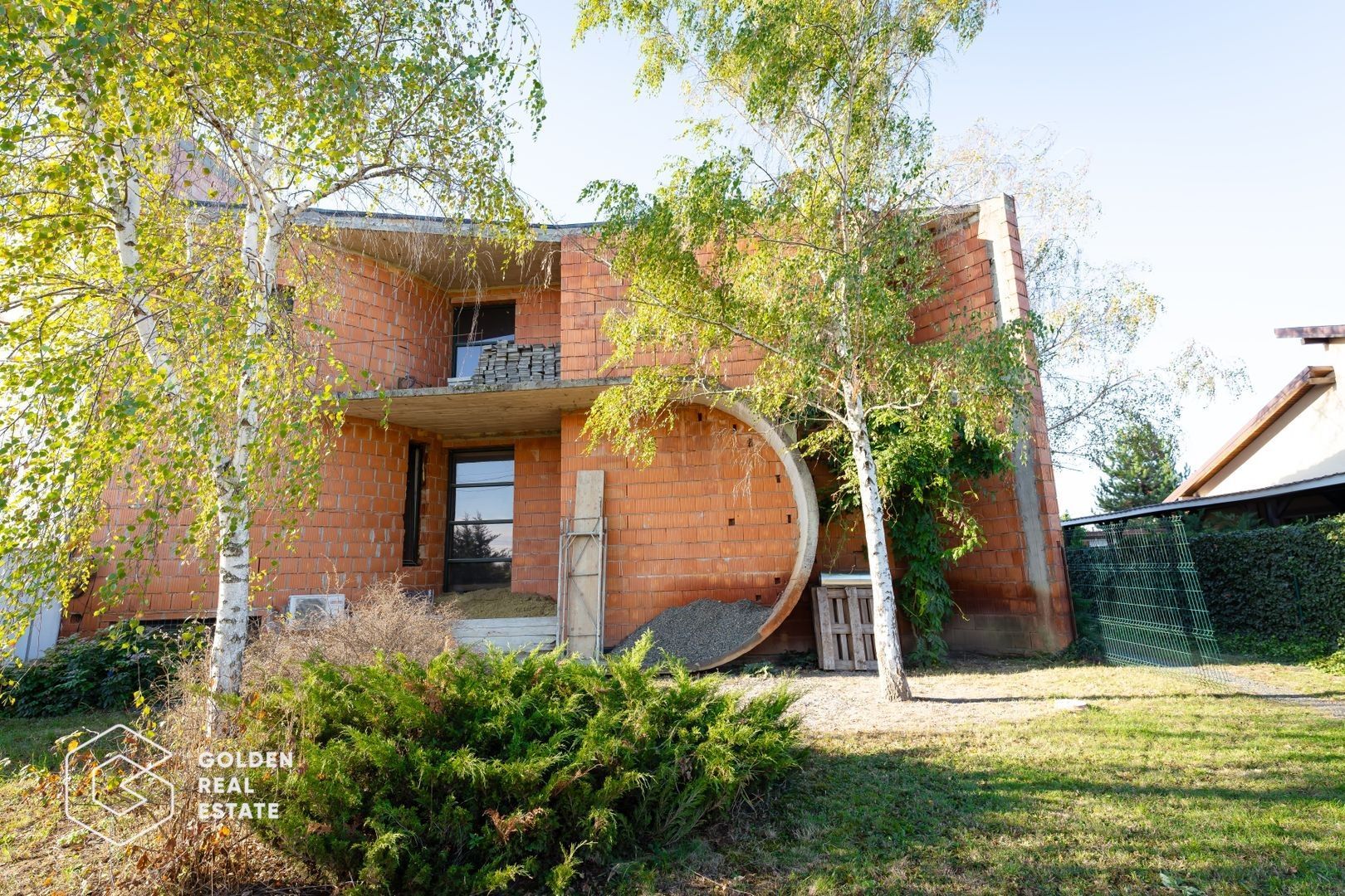 1/2 Duplex avangardist, la rosu, in Mosnita Noua - Poză 3