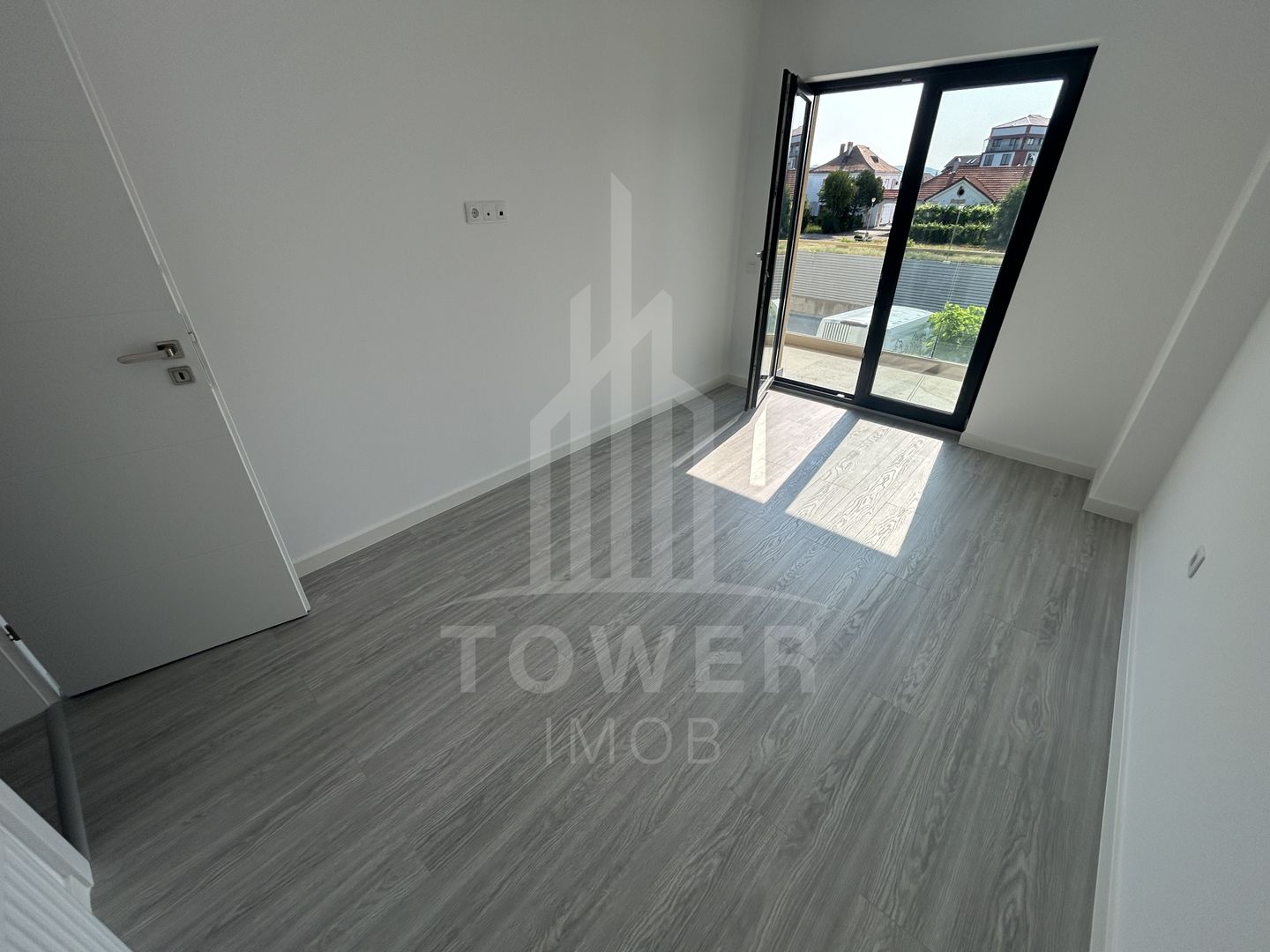 Spațiu de birou de închiriat – 2 camere, balcon generos – Turnișor - Poză 2