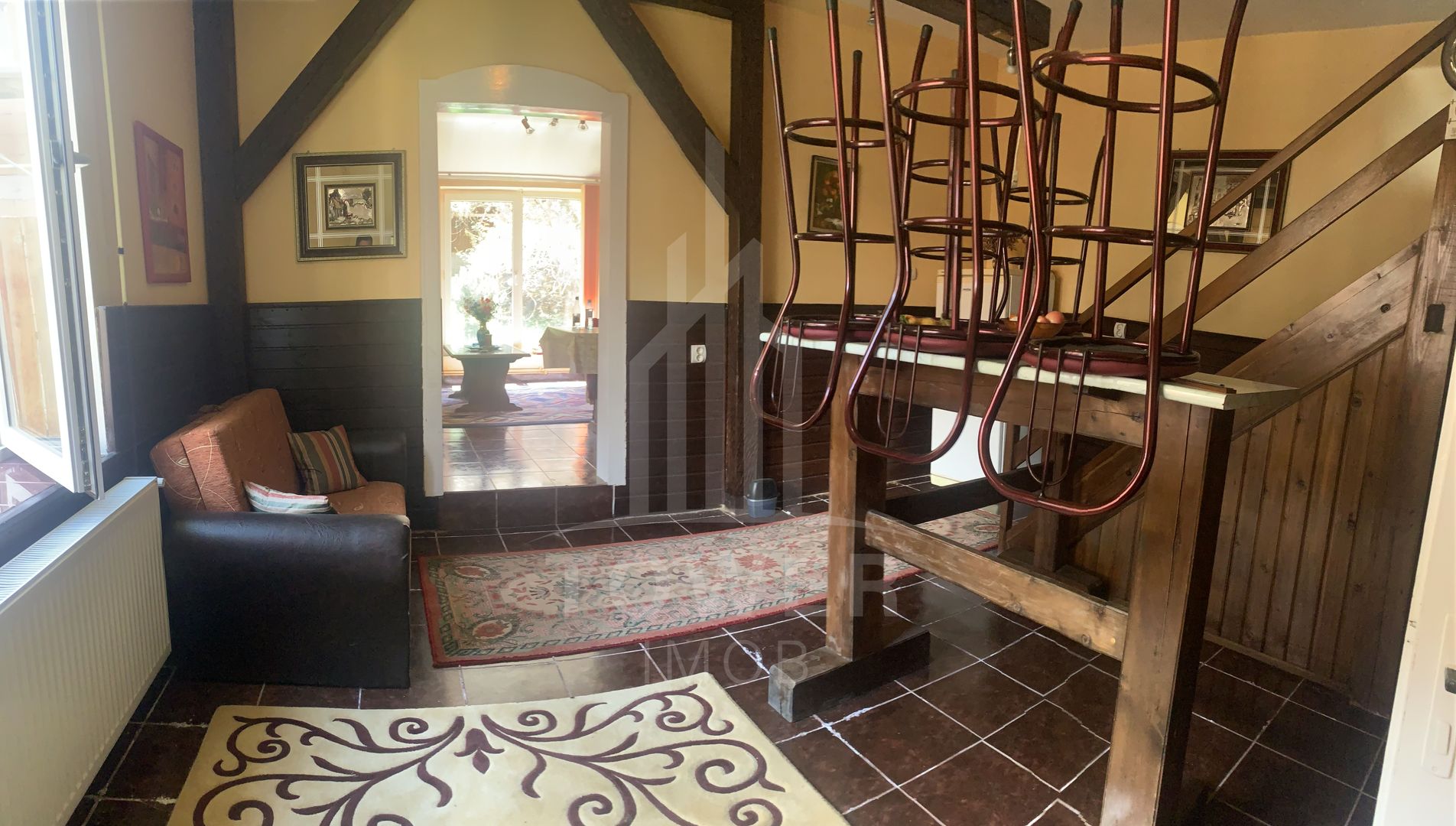 Casă în centrul Cisnădioarei cu 243mp de locuit și teren de 936mp - Poză 23