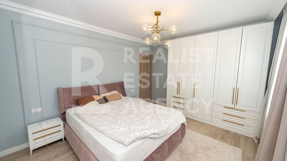 Vila in Tunari cu garaj si spatii de depozitare - Poză 9