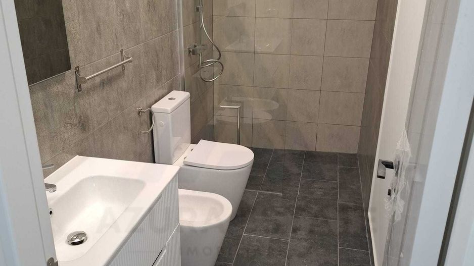 Casă premium prima inchiriere 4 camere 3 bai curte 100 mp Cisnadie - Poză 7