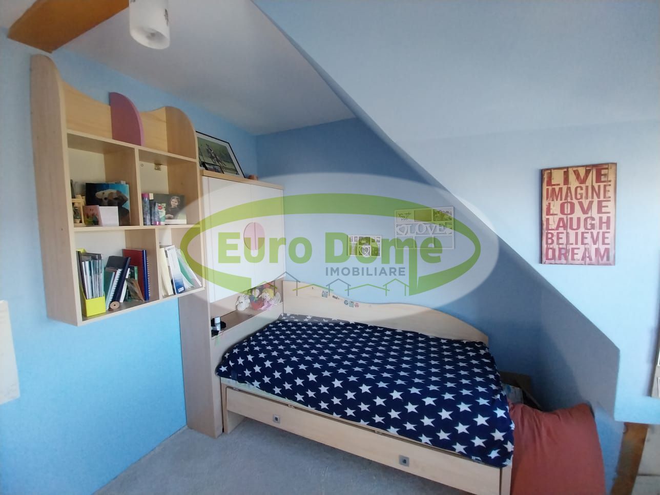 Casa primitoare, curte si gradina, priveliste frumoasa catre munti. - Poză 8