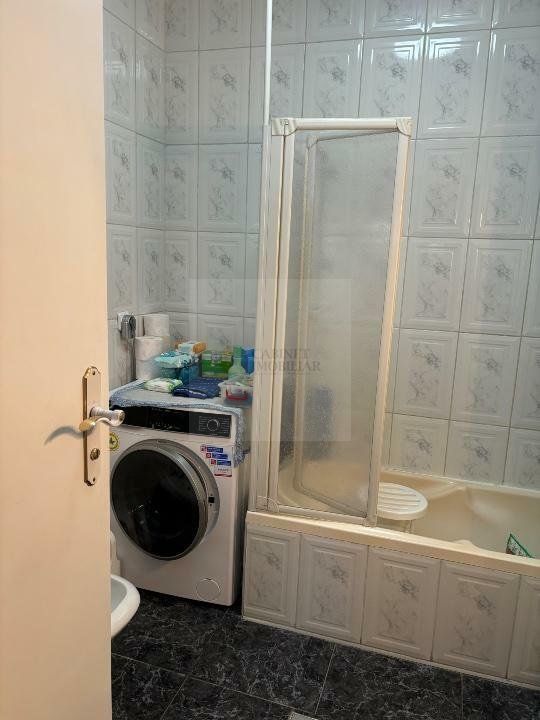 Vilă Spațioasă cu 7 Camere in Domenii – Locație Excelentă - Poză 15