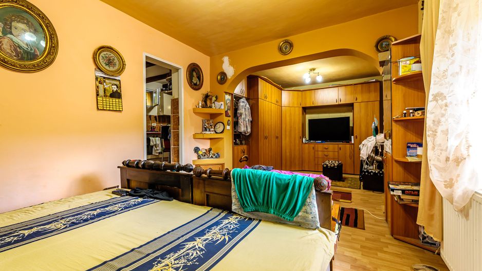 PROPRIETATE VÂNDUTĂ Casă conac cu 15.000 mp deal împădurit la Barațca, - Poză 8