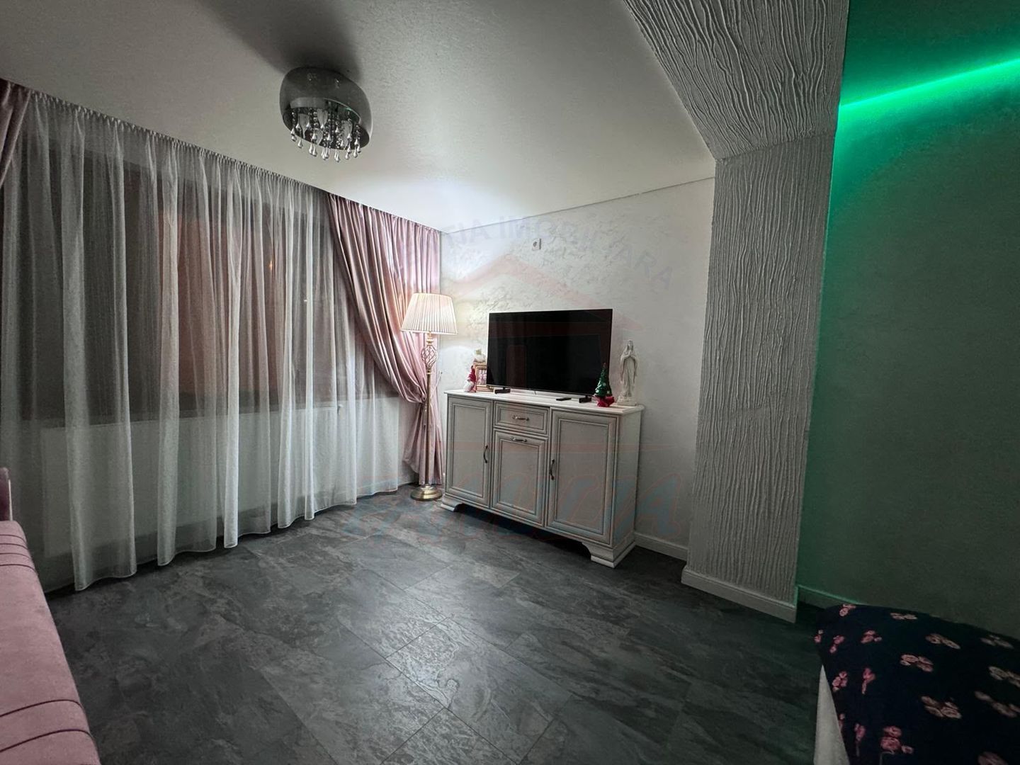 De vanzare apartament 3 camere Parter Mazepa 1 - Poză 4