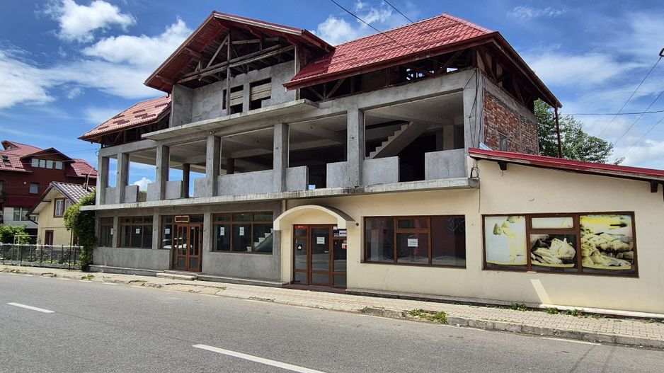 Spatiu comercial+Locuinta 664 mp construiti+anexa 16 mp si teren 845mp - Poză 1