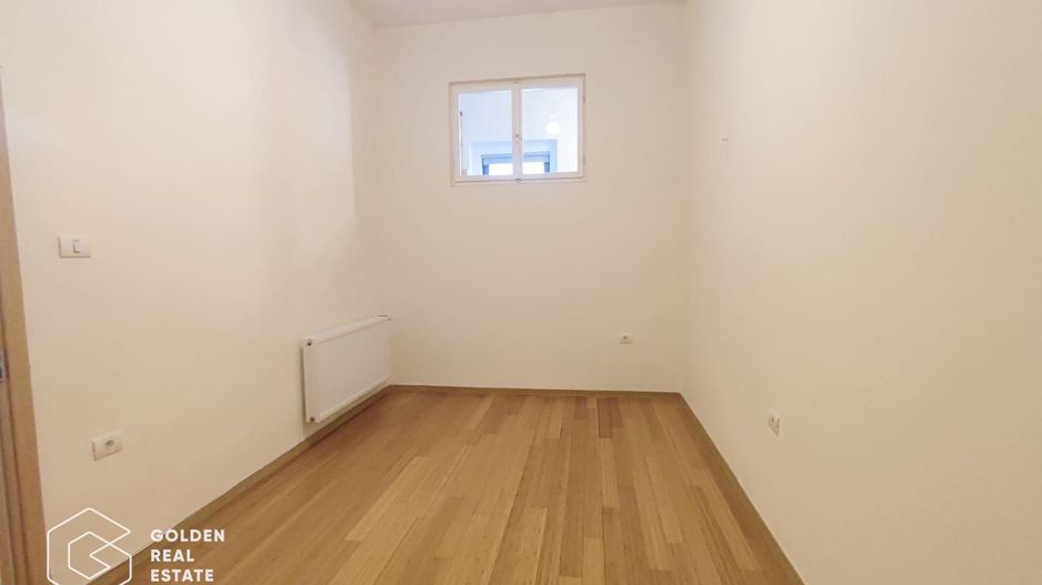 Apartament cu 3 camere, spatiu interior mare, renovat integral, Bld, Revolutiei - Poză 3