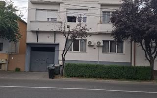 Vand casa  3 camere central - Poză 1