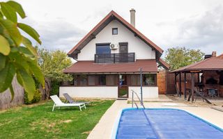 Vilă cu 5 dormitoare, 4 băi, 2 248mp teren, piscină. Preț: 229 000 Eur - Poză 2