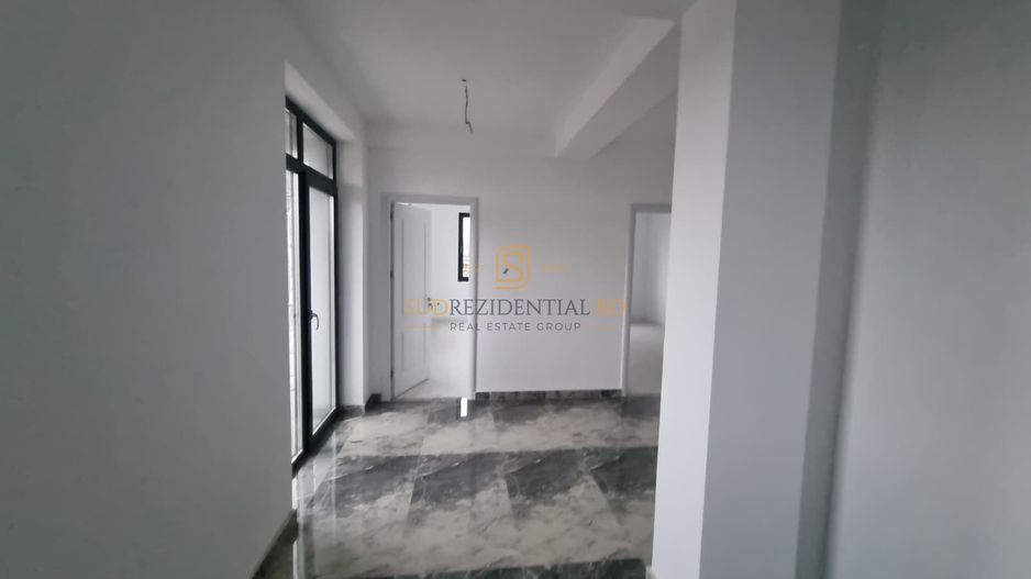 Casă spațioasă de vânzare – Sector 4, Metrou Aparatorii Patriei - Poză 6