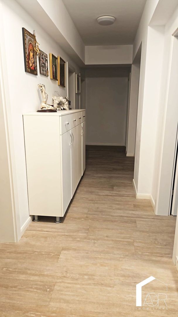 Apartament cu 4 camere, decomandat, zona Albert - Poză 7