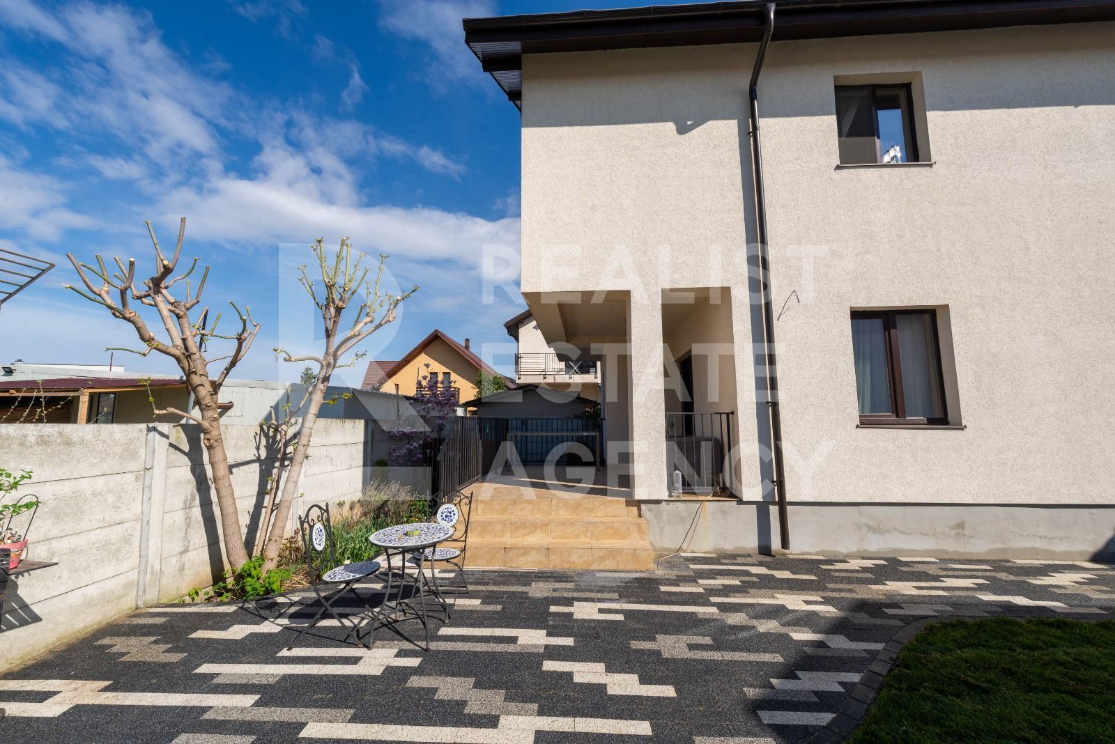 Vila in Tunari cu garaj si spatii de depozitare - Poză 33