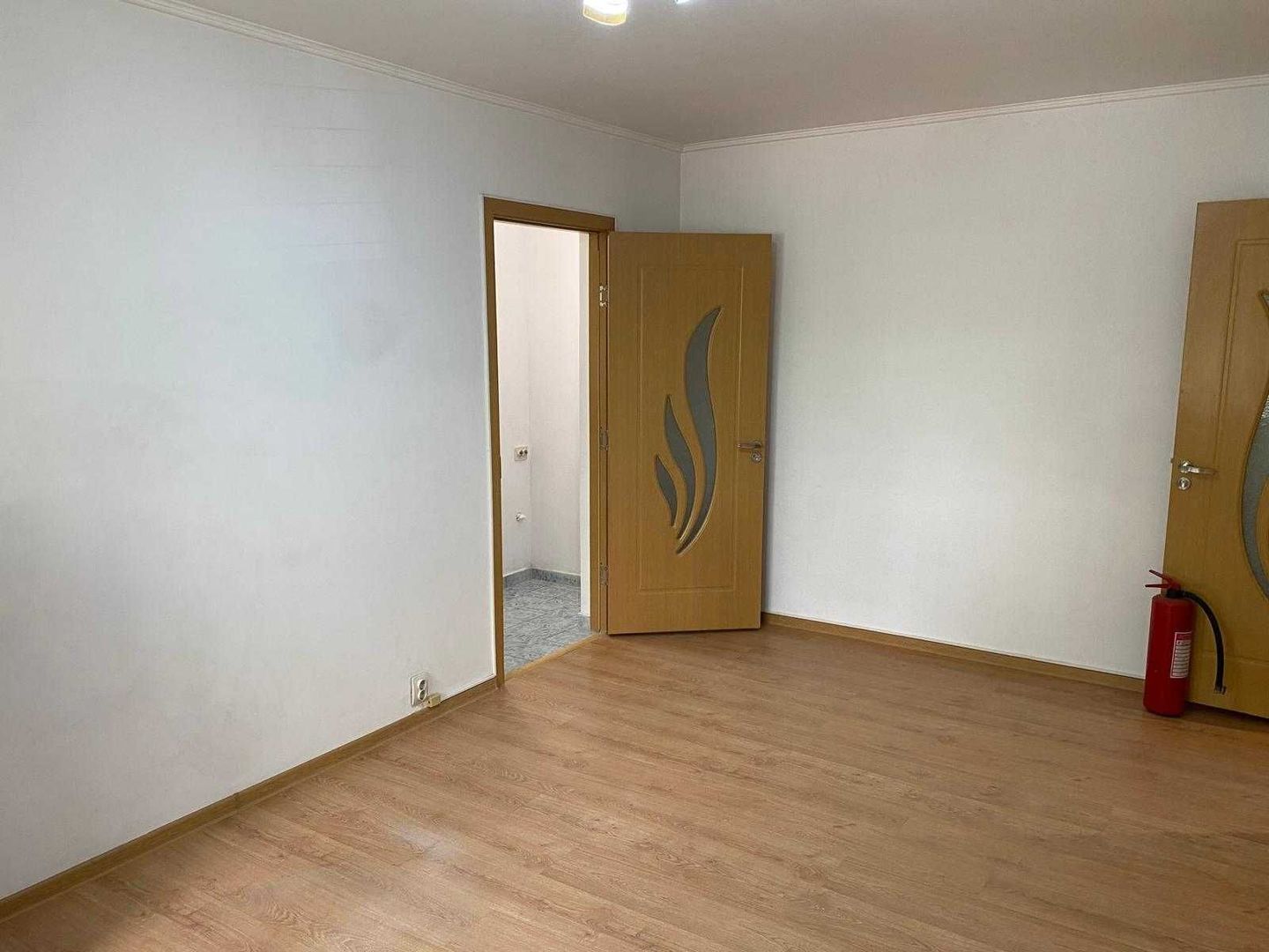 Vanzare apartament 4 camere Fizicienilor, 2 bai, bloc 1982 - Poză 2