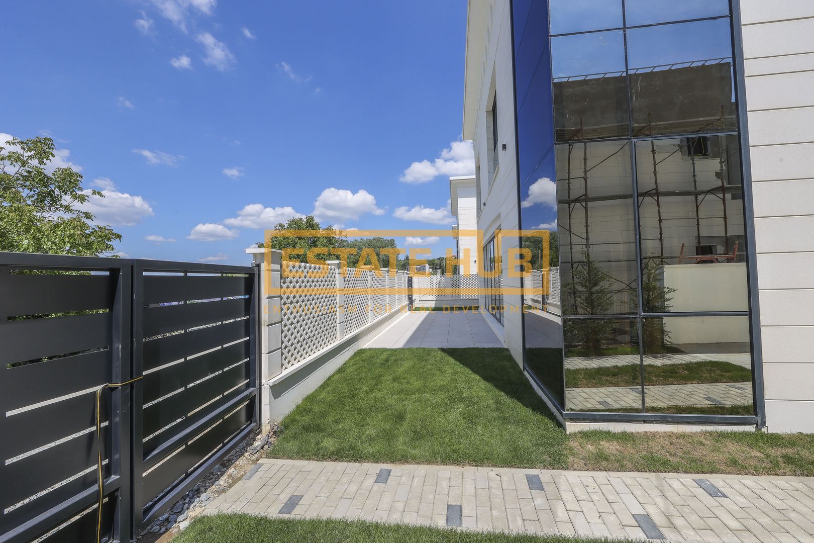 Vila in ansamblu exclusivist cu finisaje si dotări premium - Poză 13