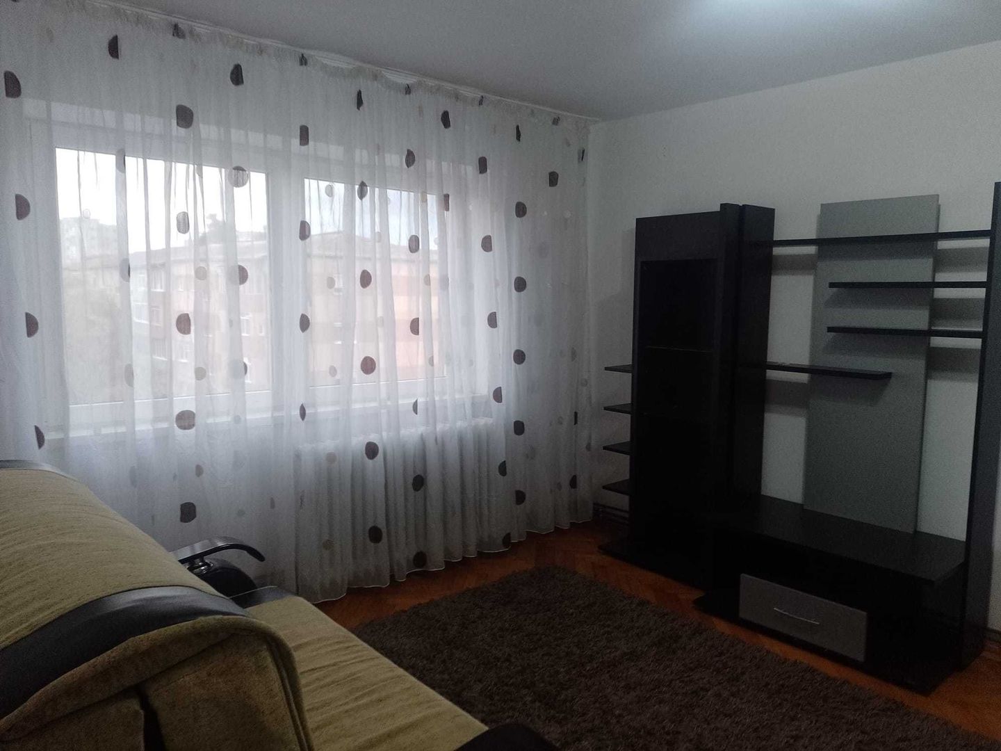 Inchiriez apartament cu 2 camere - Poză 1
