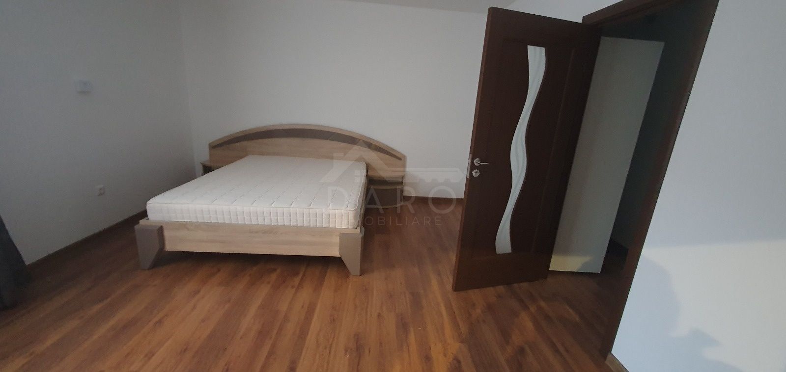 Inchiriez apartament cu doua camere, zona centrala - Poză 4