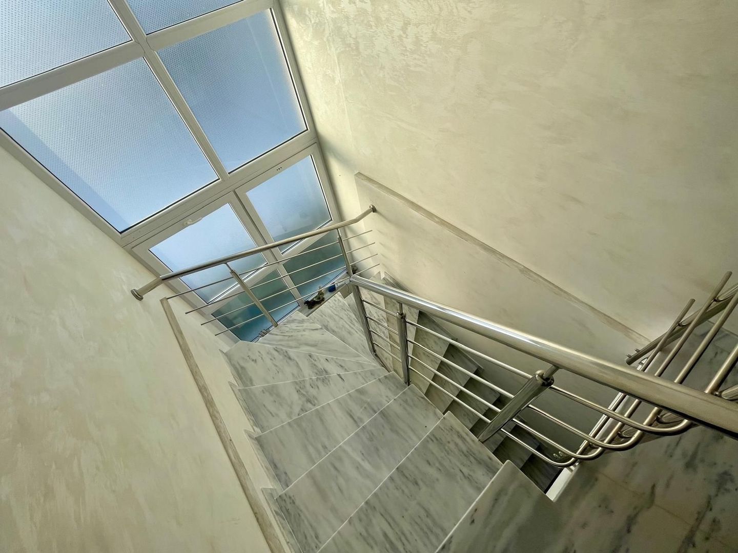 🏡 Casă modernă cu 15 ari teren | Zonă liniștită | Vicov de Sus - Poză 11