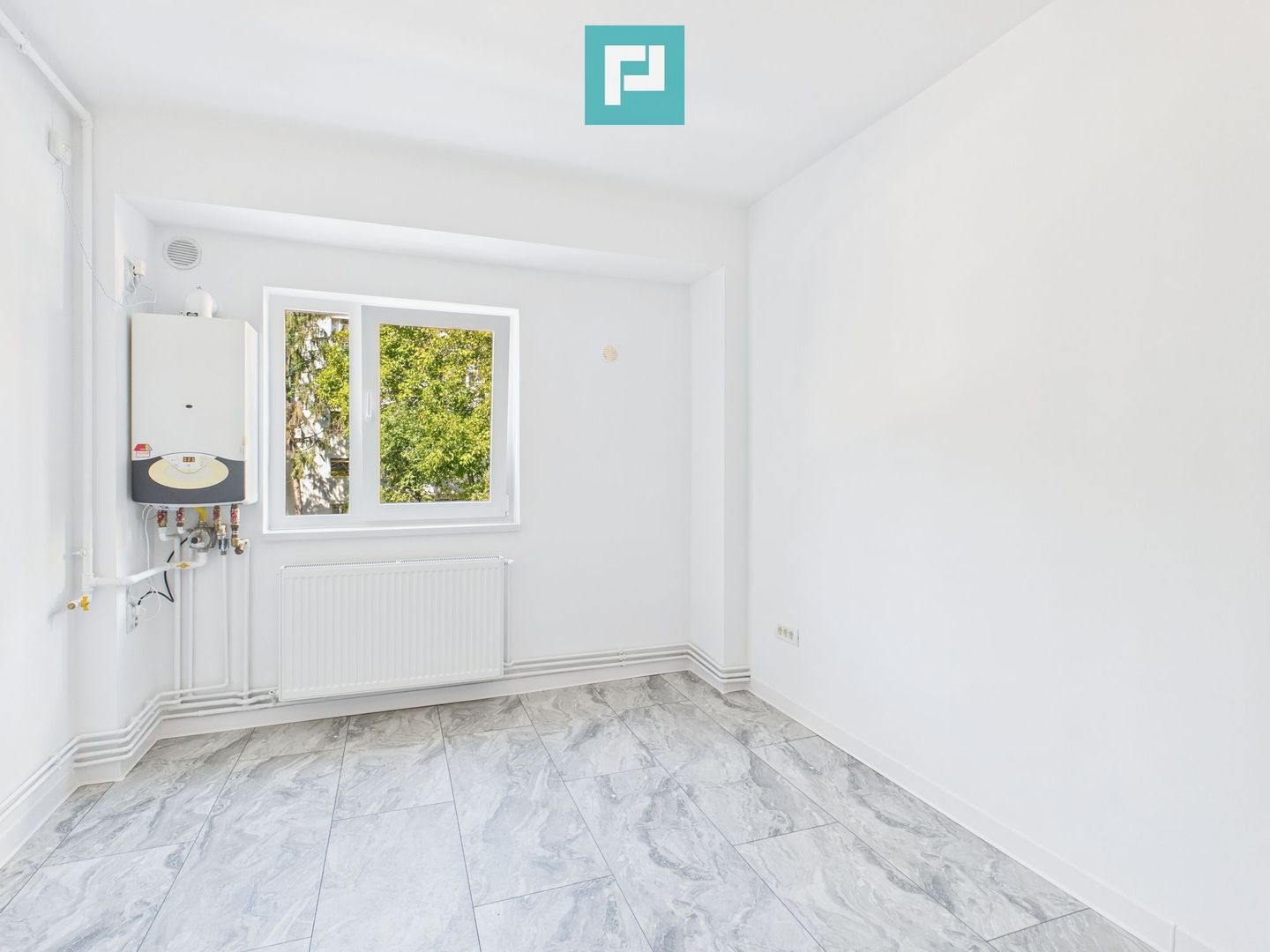 Apartament  2 camere renovat modern zona Torontal - Poză 3