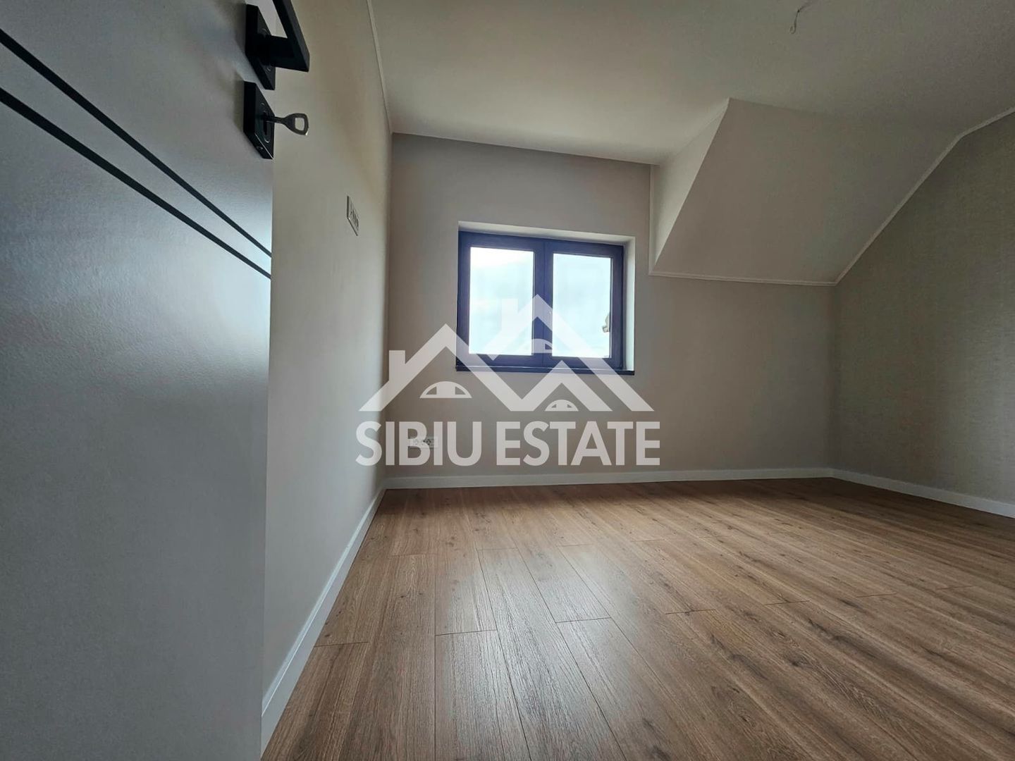 Casa noua amenajata, gata de mutare - Poză 12