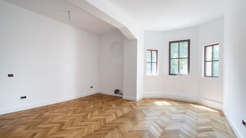 O BIJUTERIE ASCUNSA IN CENTRUL BUCURESTIULUI - Poză 2