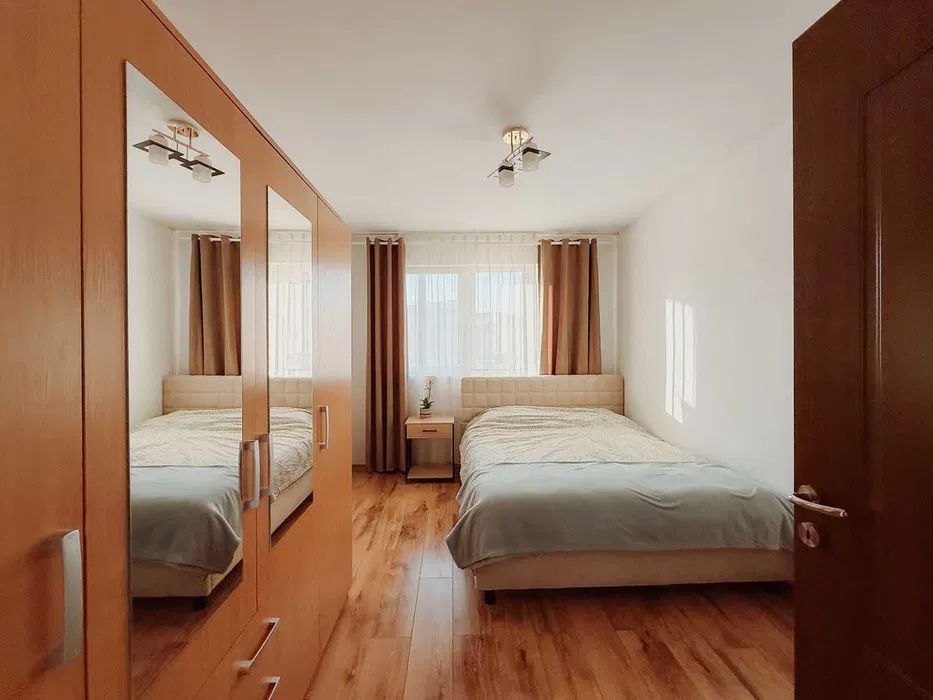 Apartament de vanzare, 2 camere, etaj intermediar, balcon, parcare - Poză 2