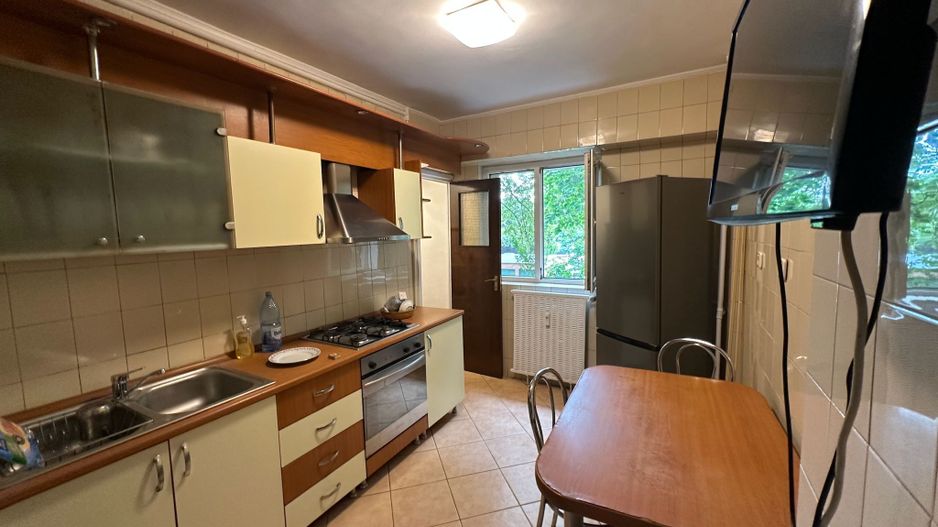 Apartament incapator cu trei camere, zona Vatra Luminoasa - Poză 5