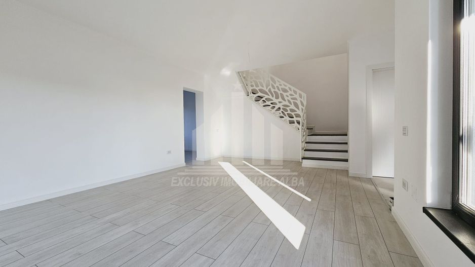 Casa in regim cuplat de vanzare, Cetate - Poză 2