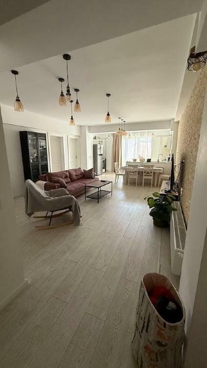 APARTAMENT CU PARCARE SI TERASA ZONA CALEA CALARASILOR - Poză 6