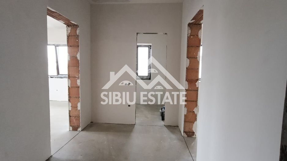 Casa tip duplex  5 camere, teren 400 mp, Selimbar acces usor - Poză 10