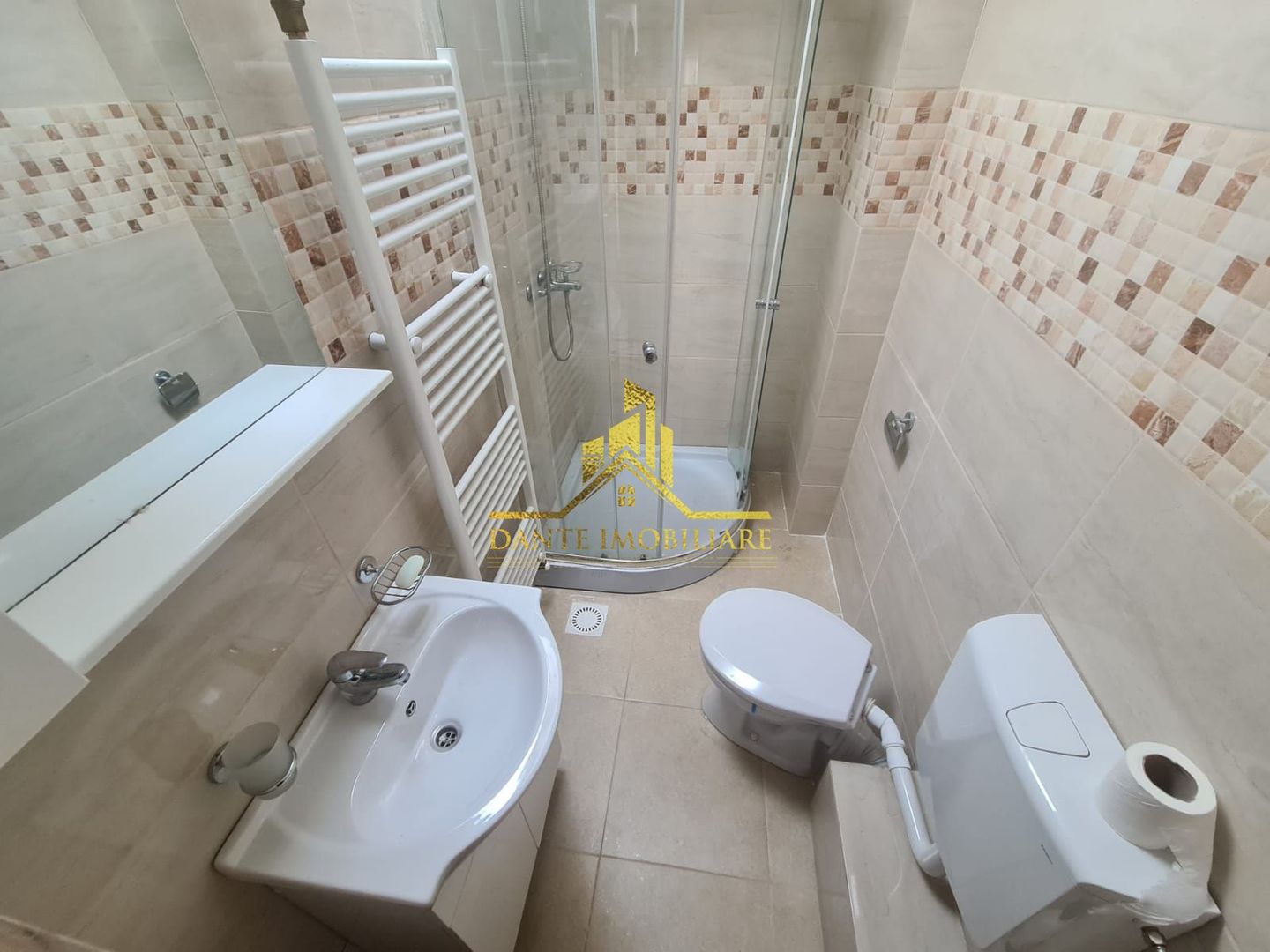 Casa individuala, mobilat modern, zona Grigorescu, curte, parcare - Poză 15