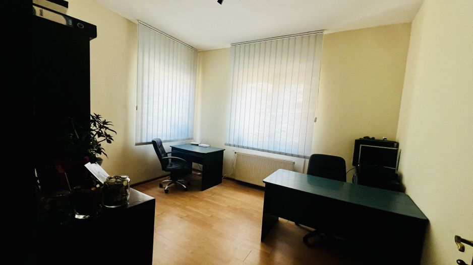Casa individuala 6 camere  spatioase - zona Mehala - Poză 9