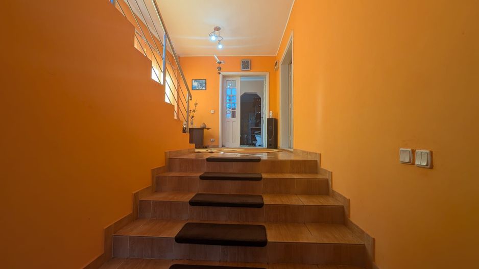 Vila spațioasă 6 camere cu teren generos – Ferentari – Preț excelent! - Poză 17