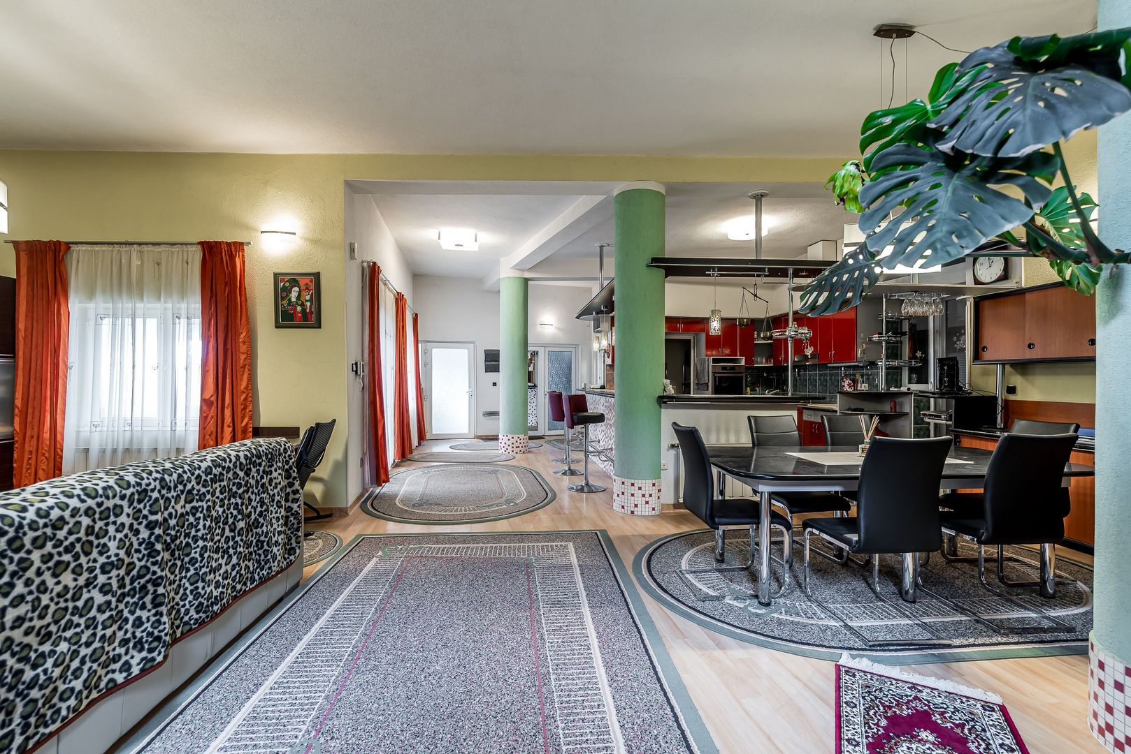 Spațiu comercial,  hala, si un penthouse în centrul Aradului Nou - Poză 1