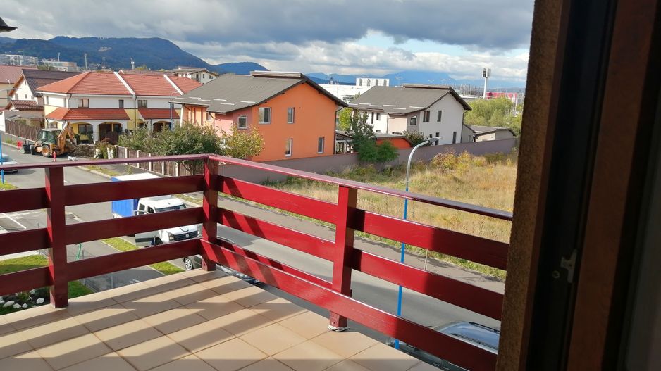 3 camere, structura mare, curte si garaj - Poză 3