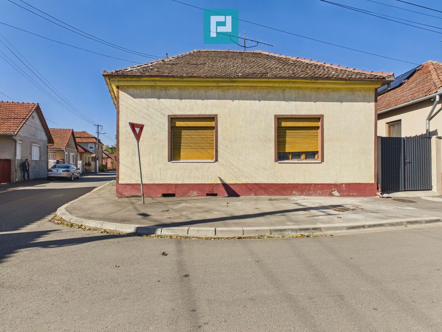 Casă din cărămidă cu teren 639 mp, Lipova - Poză 1