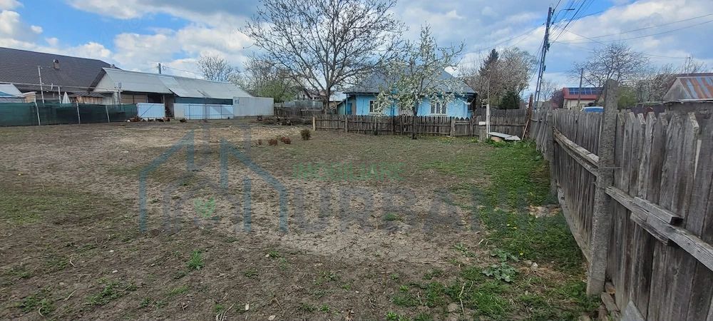 Casă tradițională cu teren de 1000 mp în sat Războieni, Târgu Frumos, Iași - Poză 1