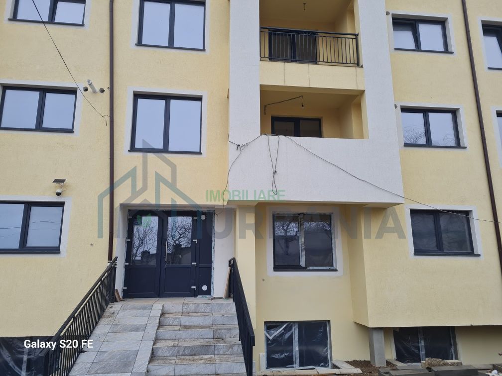 Vând apartament 3 camere - Poză 1