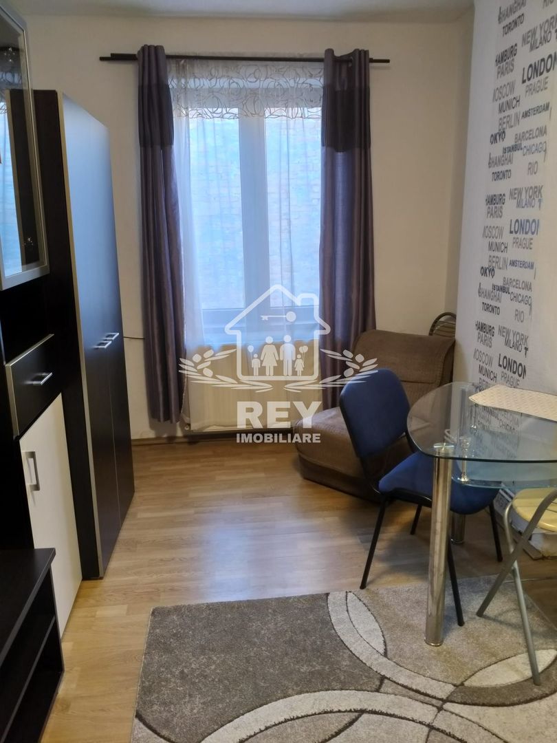 închiriez apartament - Poză 1