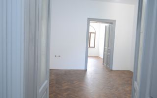 Apartament renovat in zona centrala - Poză 3