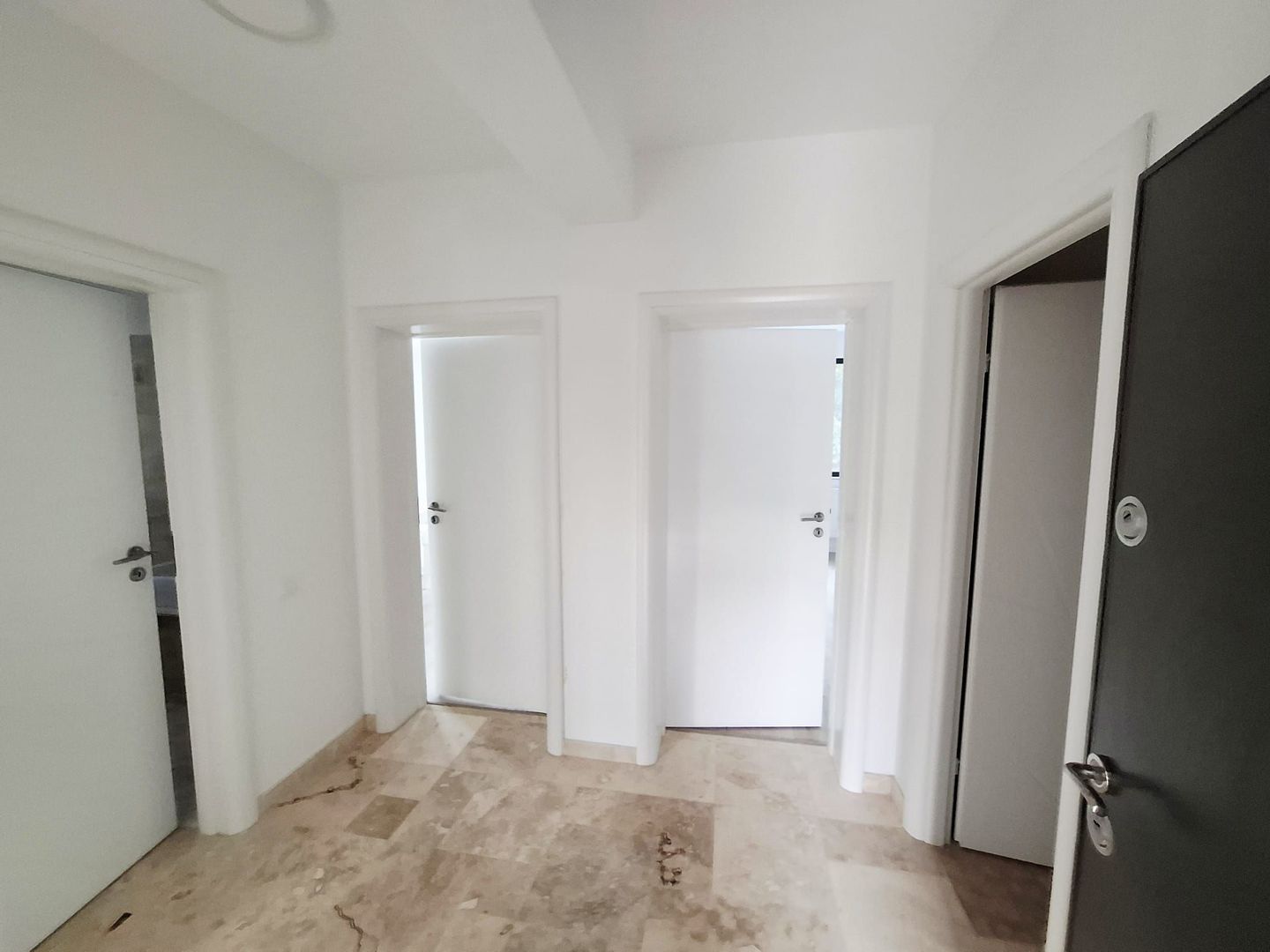 BUFTEA - APARTAMENT 3 CAMERE CU TRERASA SI CURTE. - Poză 7