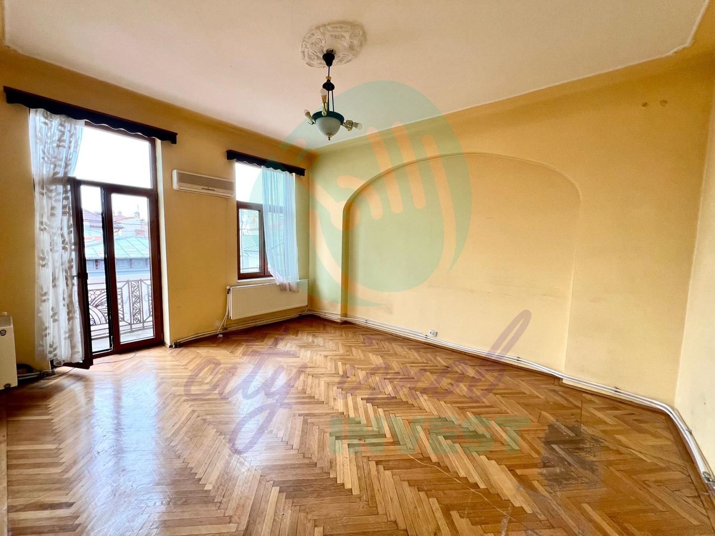 4 camere in Vila interbelica 106mp-Centrala proprie- Calea Calarasilor - Poză 10