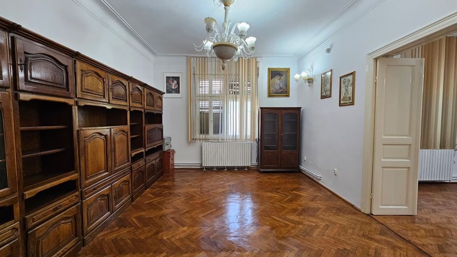 Casa eleganta cu tavane inalte si gradina superba - Poză 10