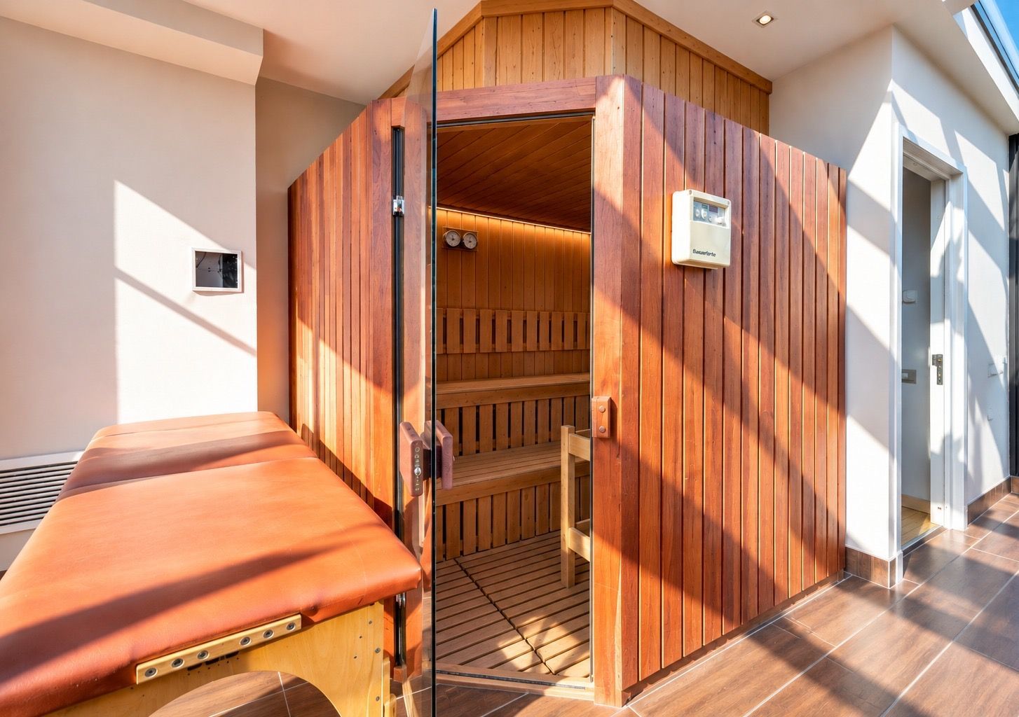 PENTHOUSE IN HERASTRAU — O RESEDINTA CARE TINE PASUL CU VIATA TA - Poză 13
