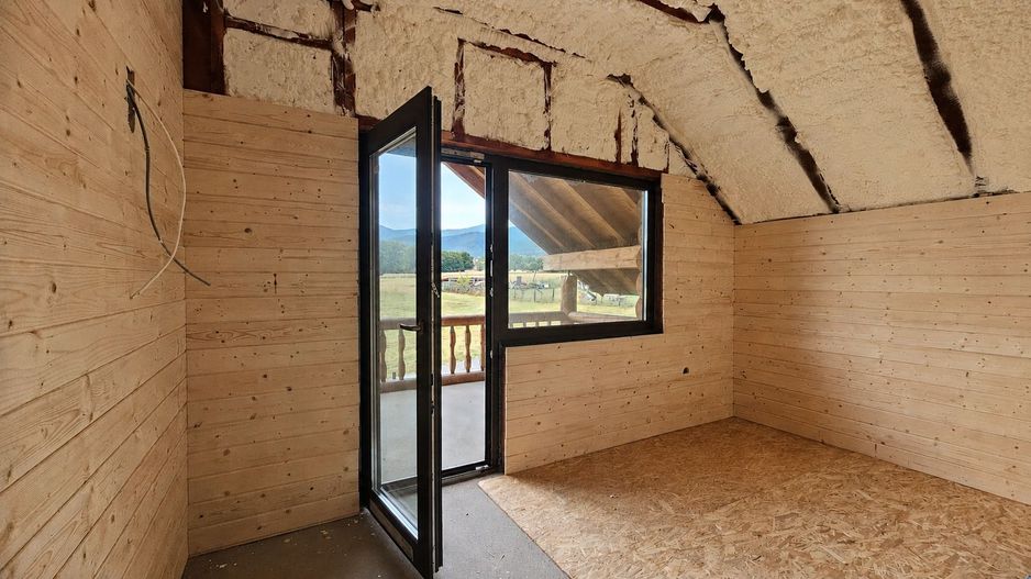 Chalet din busteni cu vedere panoramica spre Muntii Fagaras Tocile - Poză 12