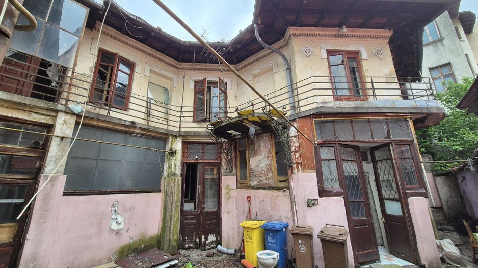 Casa P+1  - Dacia - Eminescu - curte comuna - Poză 1